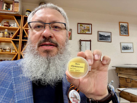 Прополисная мазь на основе воска и целебных масел: природный щит для здоровья и красоты